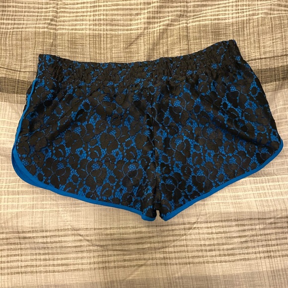 Princess Vera wang shorts - Picture 2 of 3